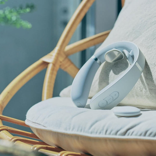 AiMY NECK MASSAGER　ネックマッサージャー（ホワイト）